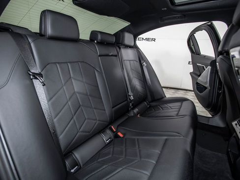 Used 2025 BMW i5 M60 w/ Executive Package image 17