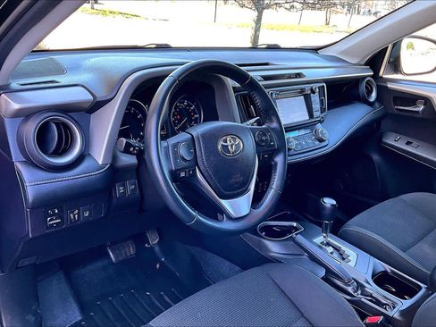 Used 2018 Toyota RAV4 XLE AWD/4WD image 18