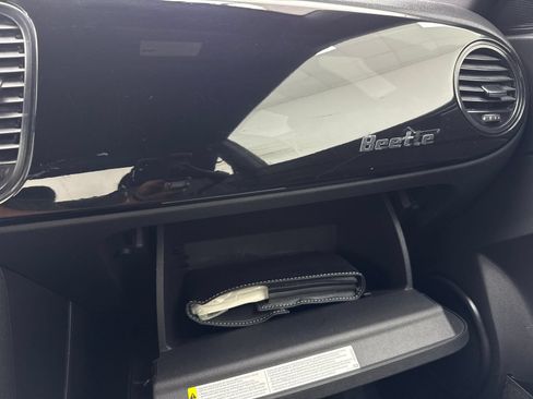 Used 2018 Volkswagen Beetle 2.0T S FWD image 32