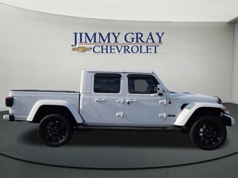 Used 2021 Jeep Gladiator Overland image 2