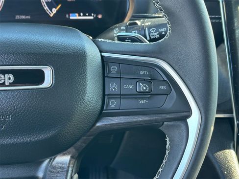 Used 2024 Jeep Grand Cherokee Limited image 15