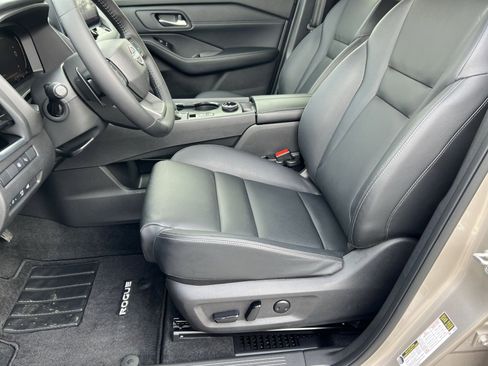 Used 2025 Nissan Rogue SL w/ SL Premium Package image 10