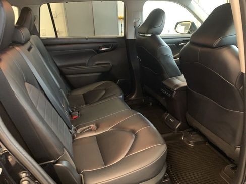 Used 2023 Toyota Highlander L image 20