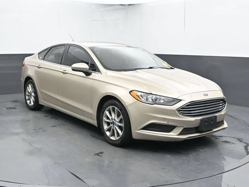 Used 2017 Ford Fusion SE FWD image 5