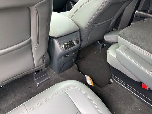 New 2026 Ford Explorer Active w/ Active Comfort Package image 9