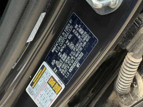 Used 2025 Kia Sportage LX image 29