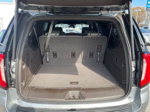 Used 2023 GMC Yukon XL SLT image 19