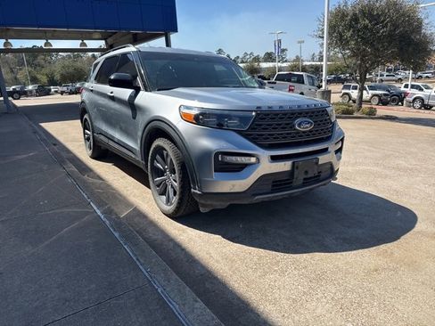 Used 2022 Ford Explorer XLT w/ Equipment Group 202A image 2
