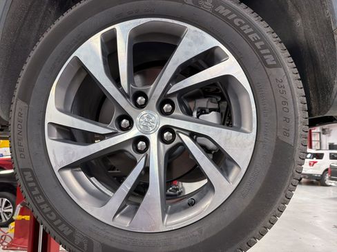 Used 2021 Buick Envision Essence image 8