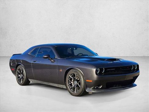 Used 2016 Dodge Challenger R/T Scat Pack w/ Leather Interior Group image 3