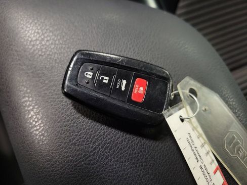 Used 2018 Toyota Camry SE w/ Moonroof Package FWD image 15