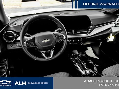 New 2025 Chevrolet Trax LT w/ Sunroof Package FWD image 28