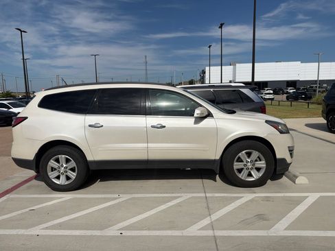 Used 2014 Chevrolet Traverse LT FWD image 4