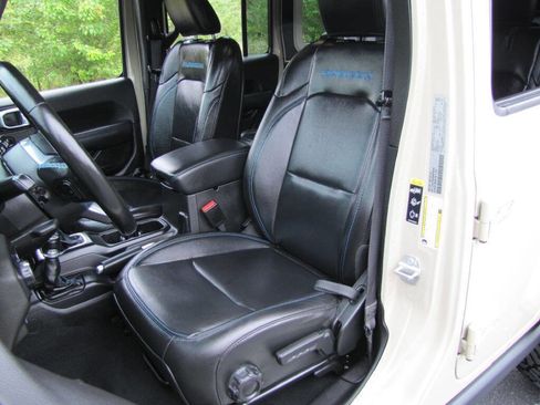 Used 2022 Jeep Wrangler Unlimited Rubicon 4xe w/ Cold Weather Group AWD/4WD image 23