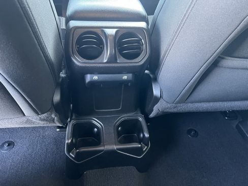 Used 2021 Jeep Wrangler Unlimited Sport image 31