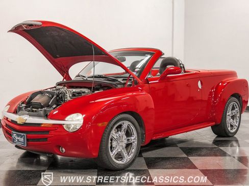 Used 2003 Chevrolet SSR w/ Preferred Equipment Group image 38