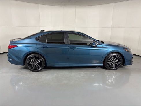 Used 2025 Toyota Camry XSE image 9