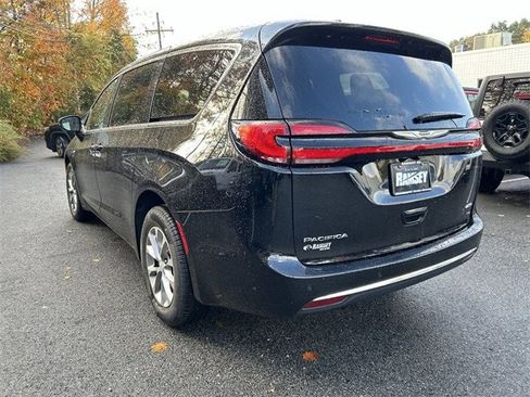 New 2026 Chrysler Pacifica Select image 6