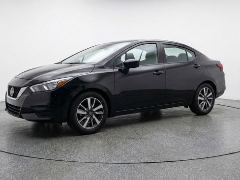 Used 2025 Nissan Versa SV image 3