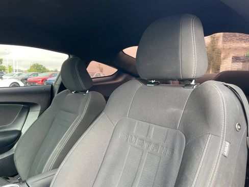 Used 2018 Ford Mustang Coupe RWD image 17