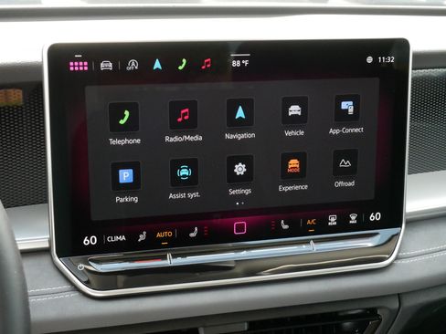 Certified 2025 Volkswagen Tiguan SE w/ Panoramic Sunroof Package AWD/4WD image 22