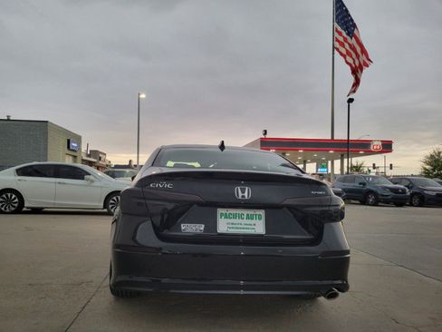 Used 2024 Honda Civic Sport image 6