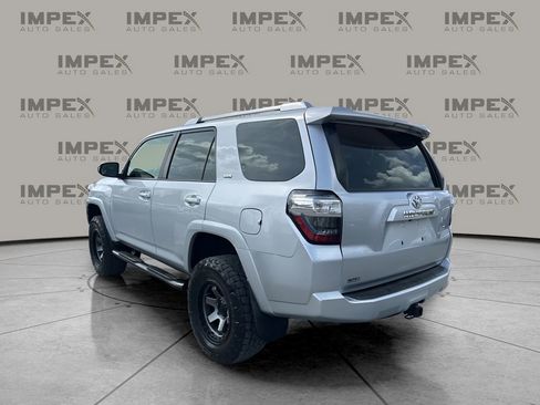 Used 2016 Toyota 4Runner SR5 image 3