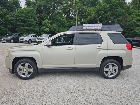 Used 2013 GMC Terrain SLE w/ Chrome and Technology Package AWD/4WD image 2