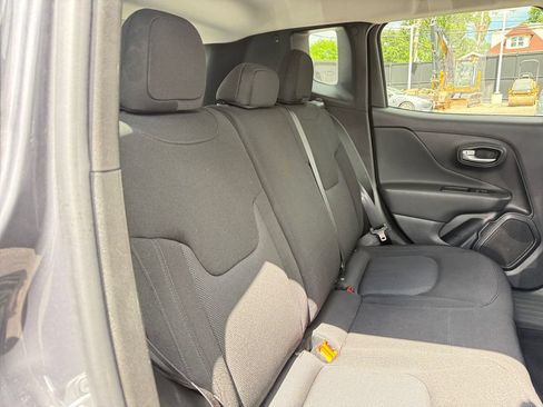 Used 2023 Jeep Renegade Latitude AWD/4WD image 21