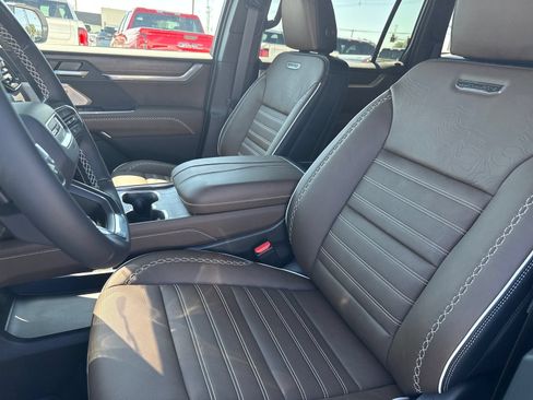 New 2026 GMC Acadia Denali Ultimate w/ LPO, All-Weather Package AWD/4WD image 24