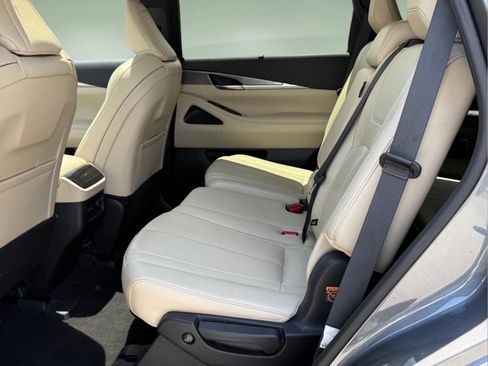 Used 2023 INFINITI QX60 Luxe FWD image 13
