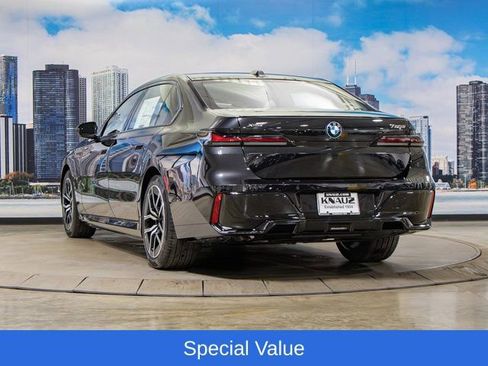 Used 2025 BMW 750e xDrive w/ Premium Package AWD/4WD image 9