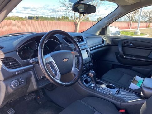 Used 2016 Chevrolet Traverse LT w/ Style and Technology Package image 8