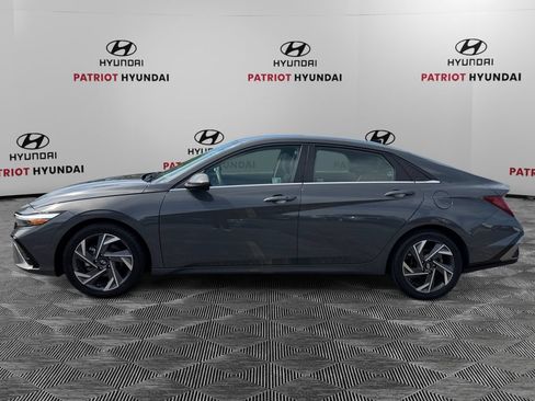 Used 2025 Hyundai Elantra SEL FWD image 6