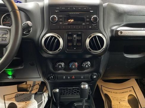 Used 2017 Jeep Wrangler Unlimited Rubicon w/ Connectivity Group AWD/4WD image 17