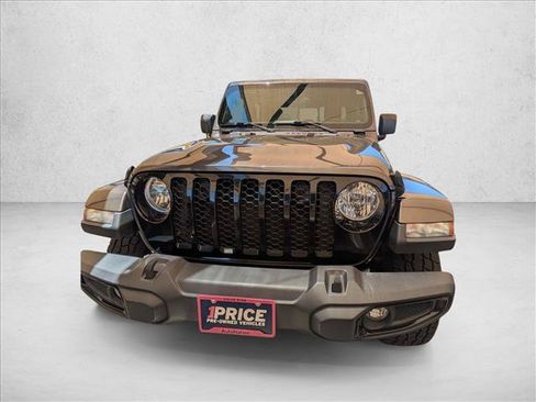 Used 2022 Jeep Gladiator Sport AWD/4WD image 2