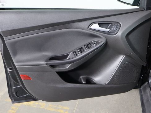 Used 2015 Ford Focus SE FWD image 19