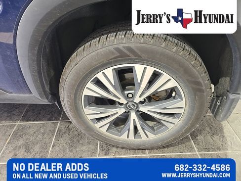 Used 2023 Nissan Rogue SV FWD image 8