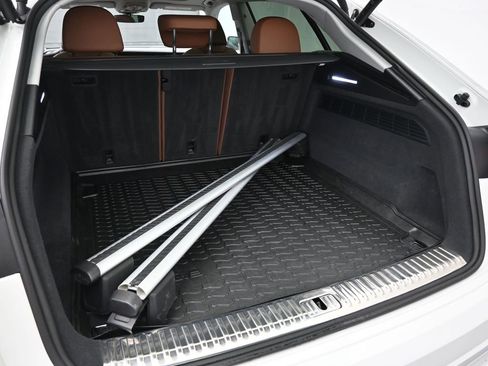 Used 2023 Audi Q8 Premium Plus image 8