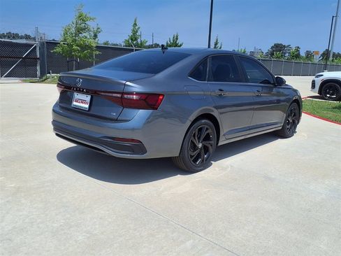 New 2026 Volkswagen Jetta SE FWD image 4