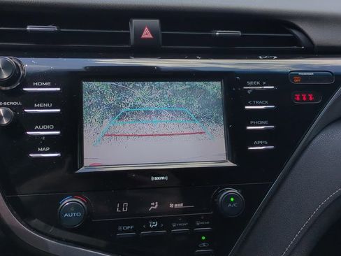 Used 2020 Toyota Camry SE image 19