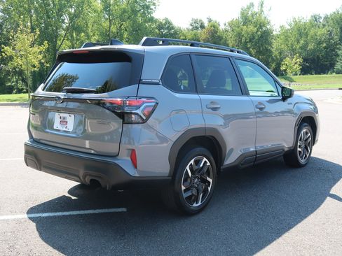 Used 2026 Subaru Forester Premium AWD/4WD image 8