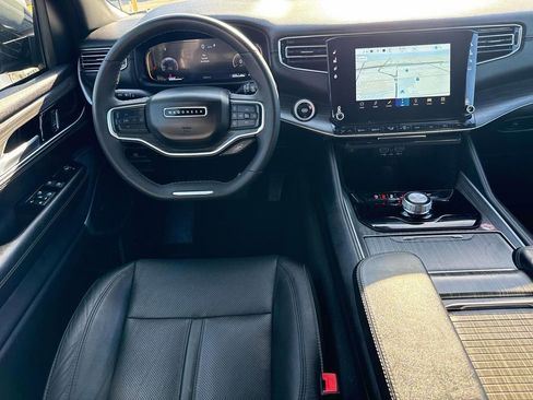 Used 2024 Jeep Wagoneer L Series II w/ Flexible Seating Group image 12