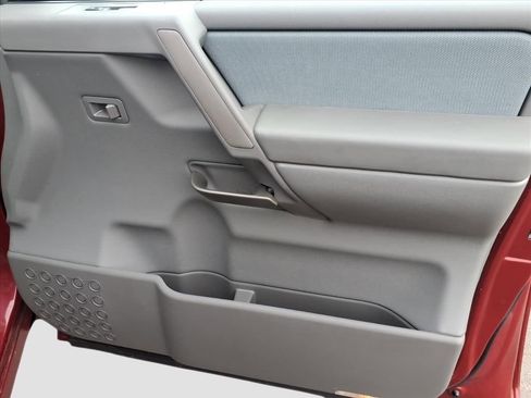 Used 2005 Nissan Titan SE image 9