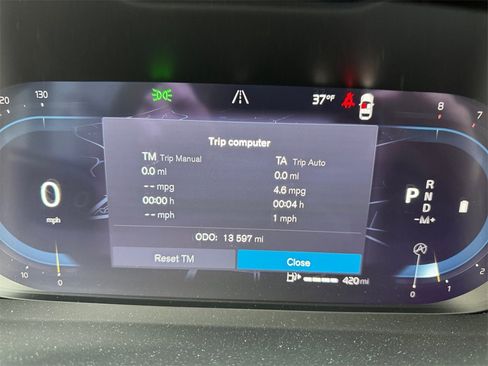 Certified 2025 Volvo XC40 B5 Core image 9