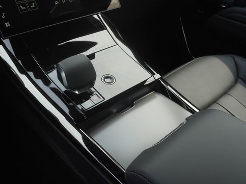 New 2025 Land Rover Range Rover Sport SE image 14