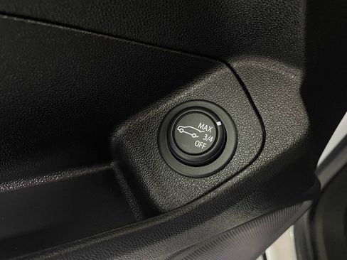 Used 2024 GMC Terrain SLT image 15