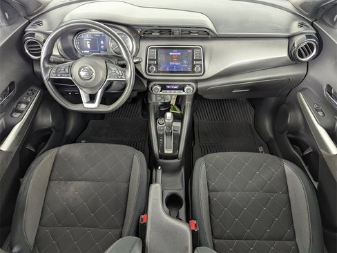 Used 2019 Nissan Kicks SV image 15