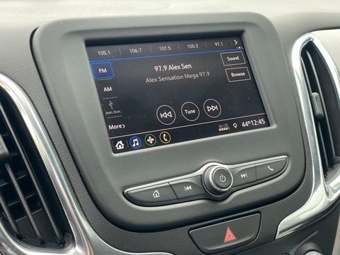 Used 2021 Chevrolet Equinox LS image 19