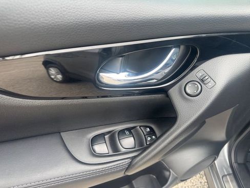 Used 2019 Nissan Rogue Sport SV w/ Technology Package FWD image 17